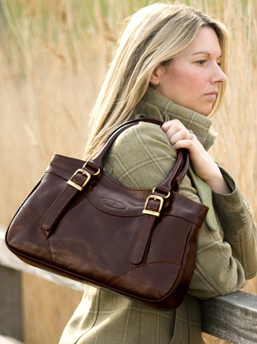 _florentine-shoulder-handbag-lifesize